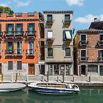 Apartment Canaletto With Canal View In Dorsoduro *