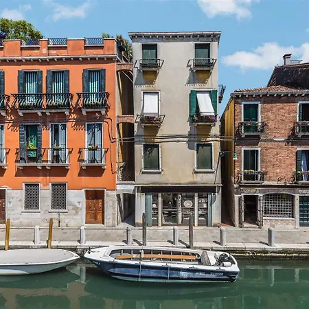 Daire Canaletto With Canal View In Dorsoduro *